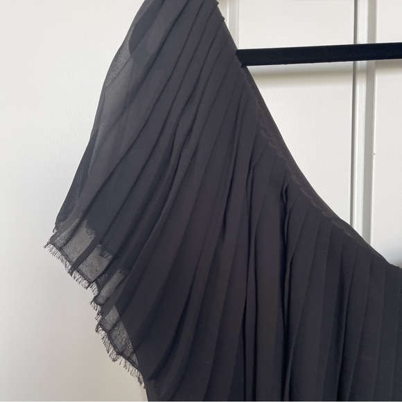 NICHOLAS black one shoulder crop top 🎄 Holiday Sale ✨ - Picture 2 of 8